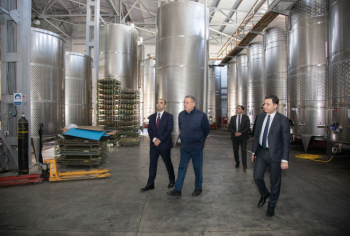 “Aqroservis” ASC-nin İdarə Heyətinin sədri Mehman Veysəlov Qəbələdə vətəndaşları qəbul edib, təsərrüfatlara baş çəkib